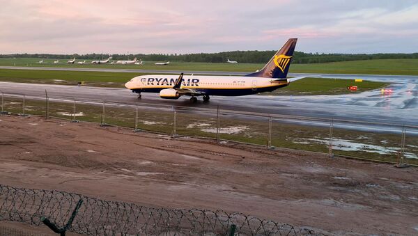 Avião da companhia aérea Ryanair, desviado para a Belarus, pousa no Aeroporto de Vilnius, Lituânia, 23 de maio de 2021 - Sputnik Brasil