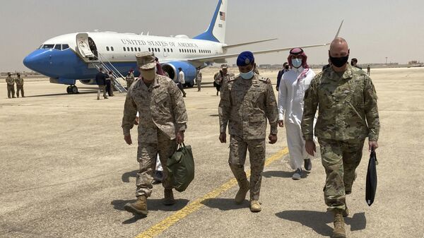 O general da Marinha dos EUA Frank McKenzie, principal comandante do país para o Oriente Médio, chega a Riad, capital da Arábia Saudita, em 23 de maio de 2021. - Sputnik Brasil