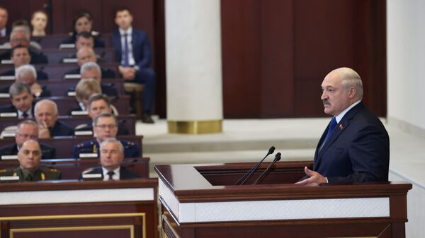 Presidente de Belarus, Aleksandr Lukashenko, faz discurso durante encontro com parlamentários, membros do Comitê Constitucional e representantes das administrações públicas, Minsk, Belarus, 26 de maio de 2021. - Sputnik Brasil