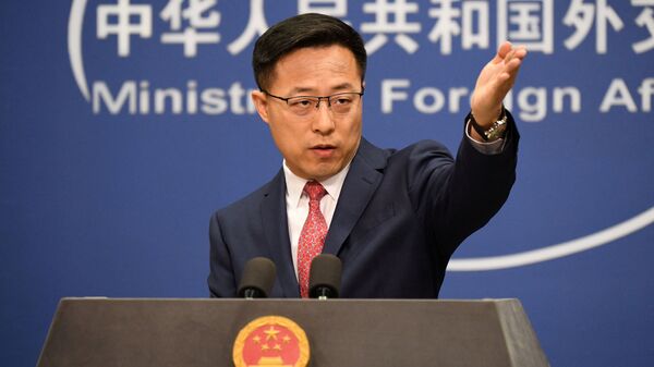 O porta-voz do Ministério das Relações Exteriores da China, Zhao Lijian, em Pequim, no dia 8 de abril de 2020 - Sputnik Brasil
