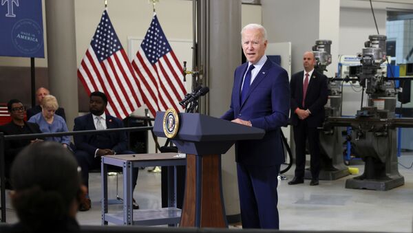 Presidente dos EUA, Joe Biden durante visita a Ohio, EUA, 27 de maior de 2021 - Sputnik Brasil