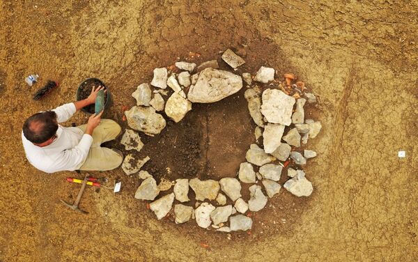 Escavações arqueológicas na França revelam assentamento continuamente habitado por 5.000 anos  - Sputnik Brasil