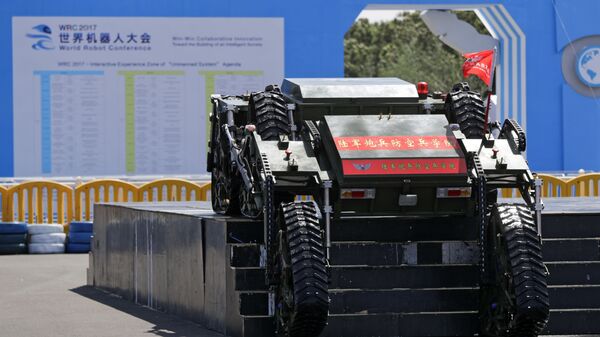 Robô desenvolvido pelo Instituto do Exército de Libertação Popular (ELP) da China - Sputnik Brasil