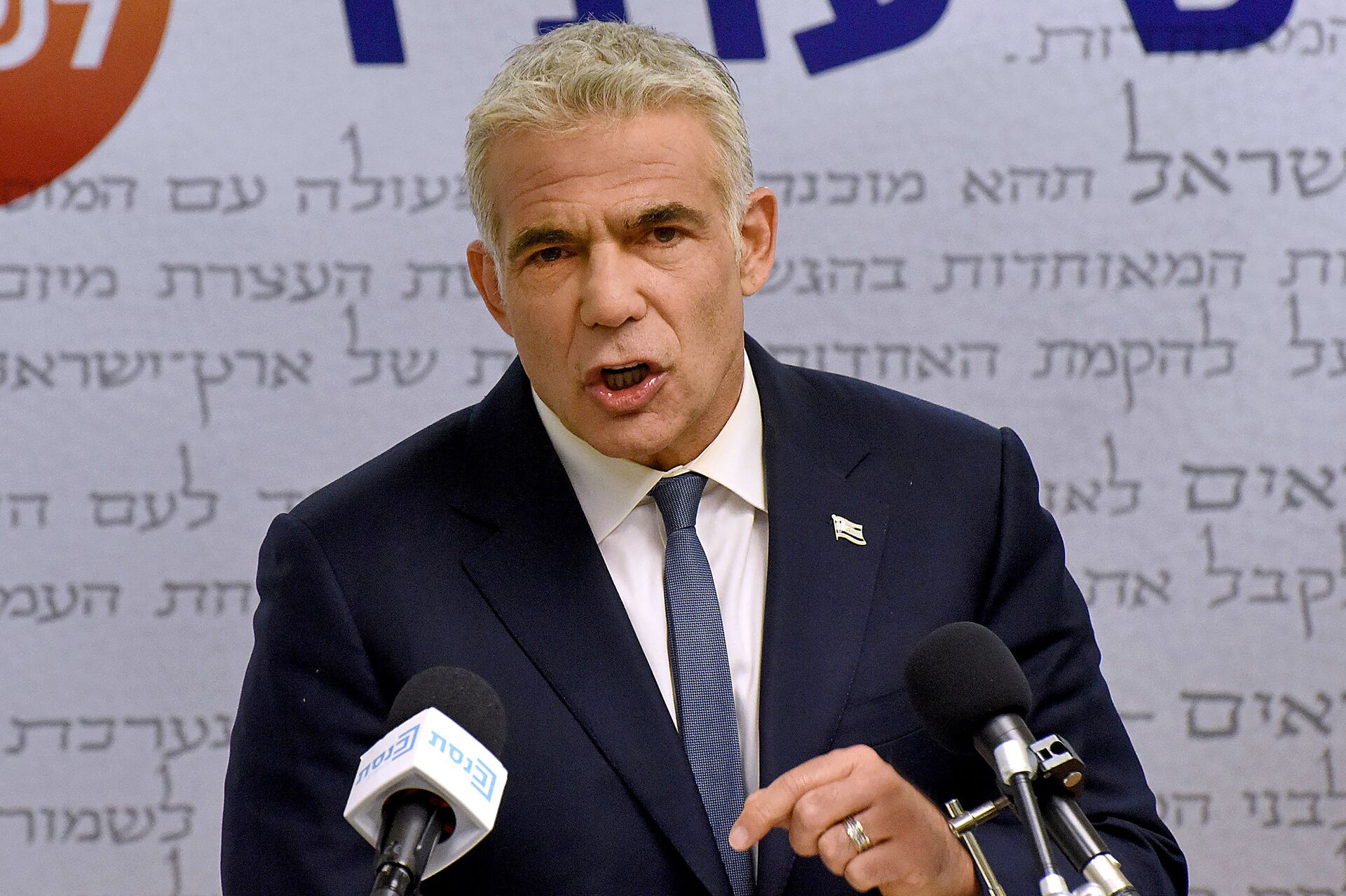 Yair Lapid, líder centrista da oposição de Israel, faz declaração à imprensa no Knesset, Parlamento israelense, em Jerusalém, 31 de maio de 2021 - Sputnik Brasil, 1920, 18.07.2023