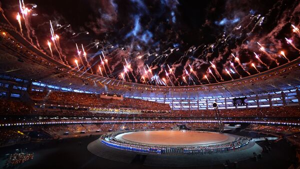 Fogo de artifício sobre o Estádio Olímpico de Baku durante a cerimônia de abertura dos Jogos Europeus em 2015, Azerbaijão - Sputnik Brasil