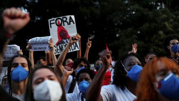 Pessoas participam de um protesto contra o presidente Jair Bolsonaro, em frente ao Museu de Arte Moderna de São Paulo, dia 29 de maio de 2021 - Sputnik Brasil