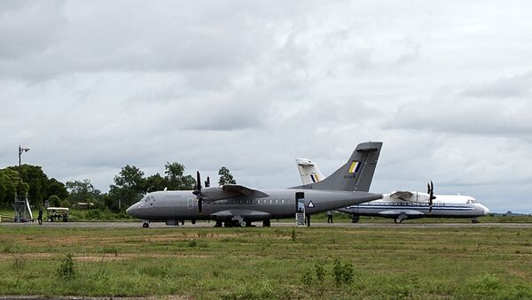 Avião da Força Aérea de Myanmar (à esquerda) - Sputnik Brasil