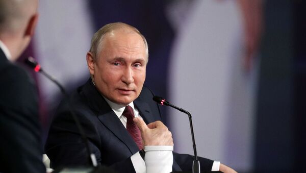 Vladimir Putin, presidente da Rússia, discursa no Fórum Econômico Internacional de São Petersburgo - Sputnik Brasil