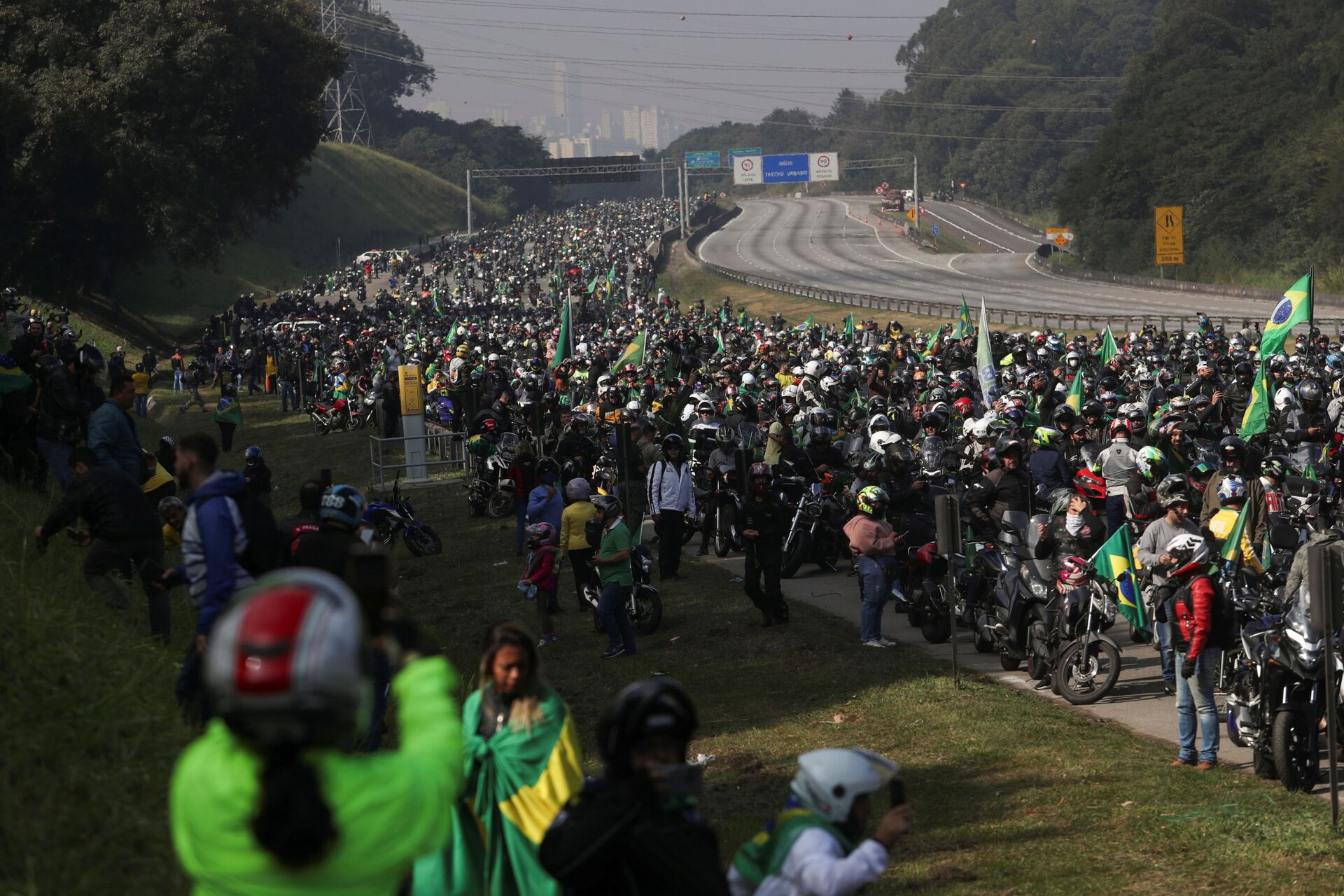 Bolsonaro é multado por não usar máscara em ato de motociclistas que travou trânsito em SP  - Sputnik Brasil, 1920, 12.06.2021