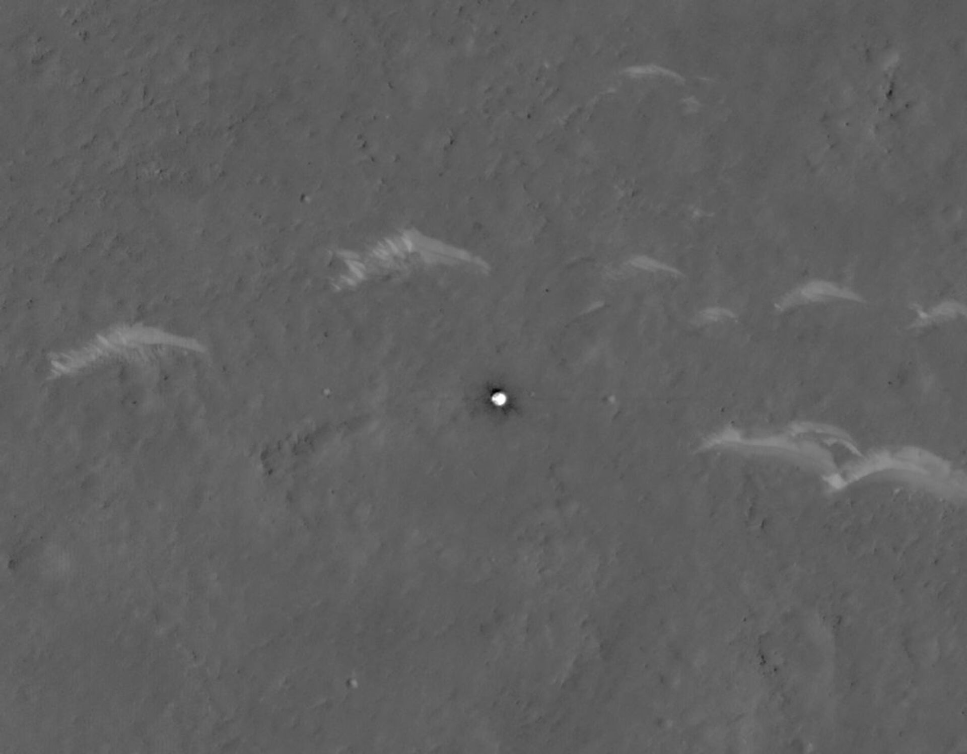Rover chinês em Marte é avistado do espaço por orbitador da NASA (FOTOS) - Sputnik Brasil, 1920, 13.06.2021