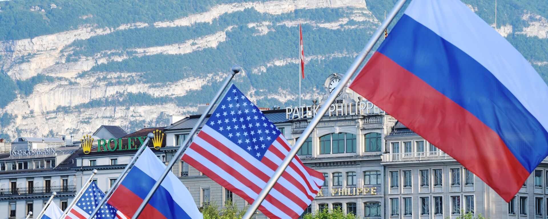 Bandeiras da Rússia e EUA em Genebra antes da cúpula entre Vladimir Putin e Joe Biden, 16 de junho de 2021 - Sputnik Brasil, 1920, 06.11.2021