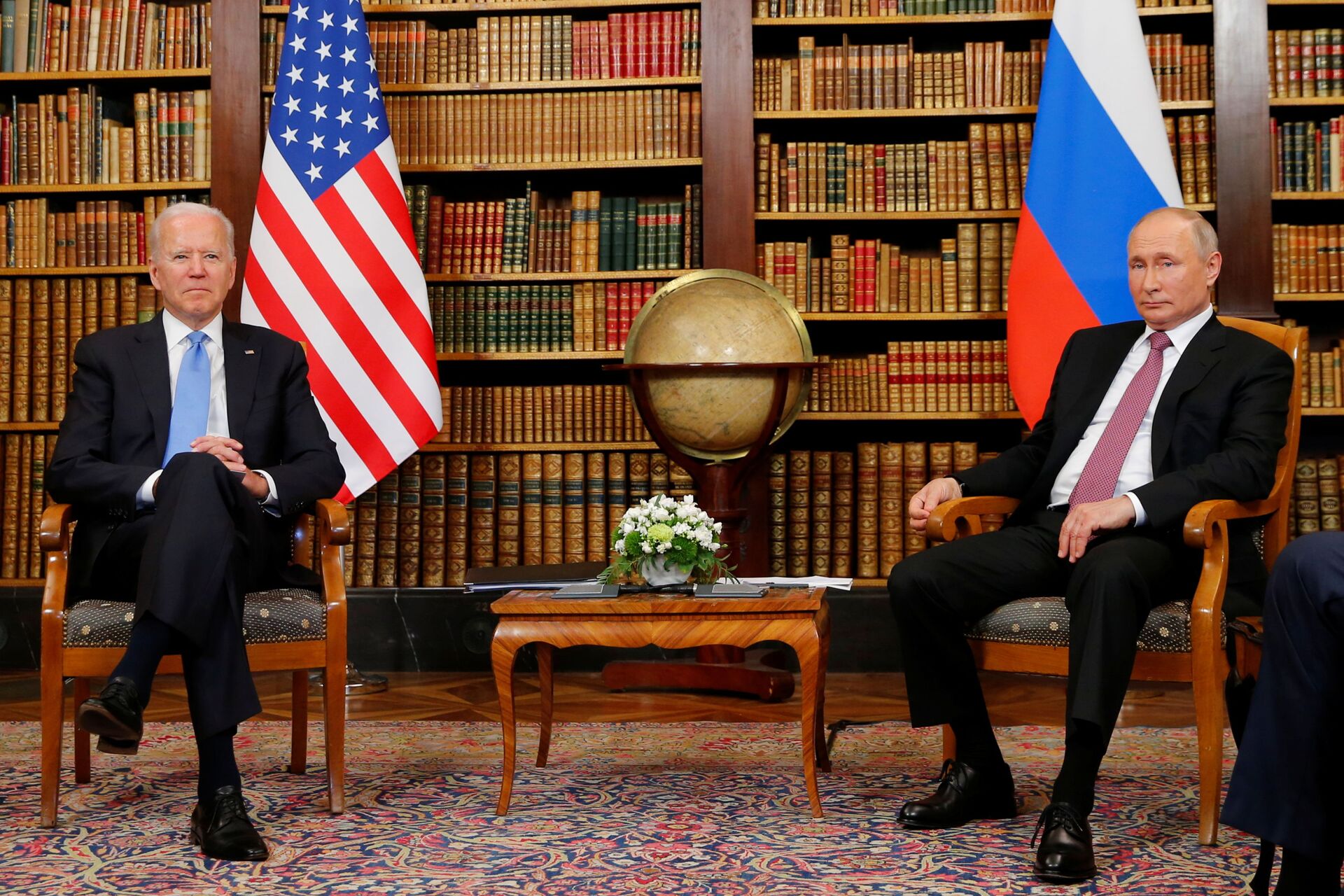 Vladimir Putin, presidente da Rússia, durante o encontro com Joe Biden, presidente dos EUA, na Villa La Grange em Genebra, Suíça, 16 de junho de 2021 - Sputnik Brasil, 1920, 11.02.2022