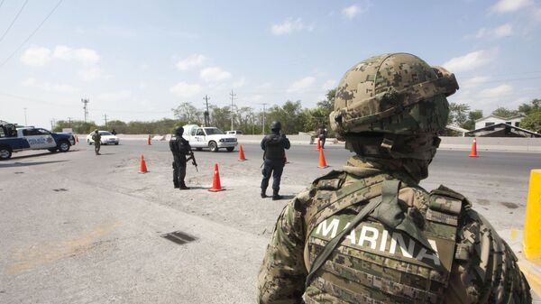 Membros da Marinha e da Polícia Federal em vigilância na cidade de Reynosa, no estado mexicano de Tamaulipas, perto da fronteira com os EUA - Sputnik Brasil