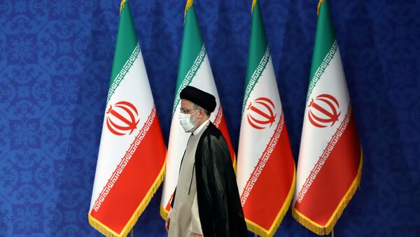 Presidente eleito do Irã, Ebrahim Raisi, participa de coletiva de imprensa em Teerã - Sputnik Brasil