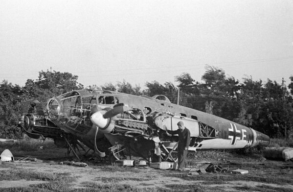 Um dos primeiros aviões alemães abatidos sobre Odessa, Ucrânia - Sputnik Brasil