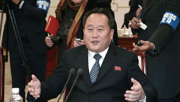 Ministro das Relações Exteriores da Coreia do Norte, Ri Son Gwon, fala durante encontro com a Coreia do Sul em zona desmilitarizada na Coreia do Sul. Foto de arquivo - Sputnik Brasil