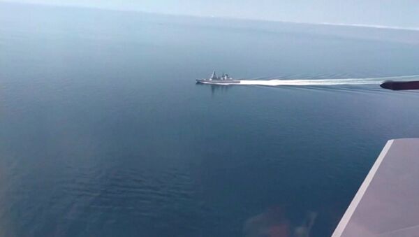 Destróier HMS Defender, Type 45, da Marinha Real britânica, filmado de um avião militar russo no mar Negro, em 23 de junho de 2021 - Sputnik Brasil