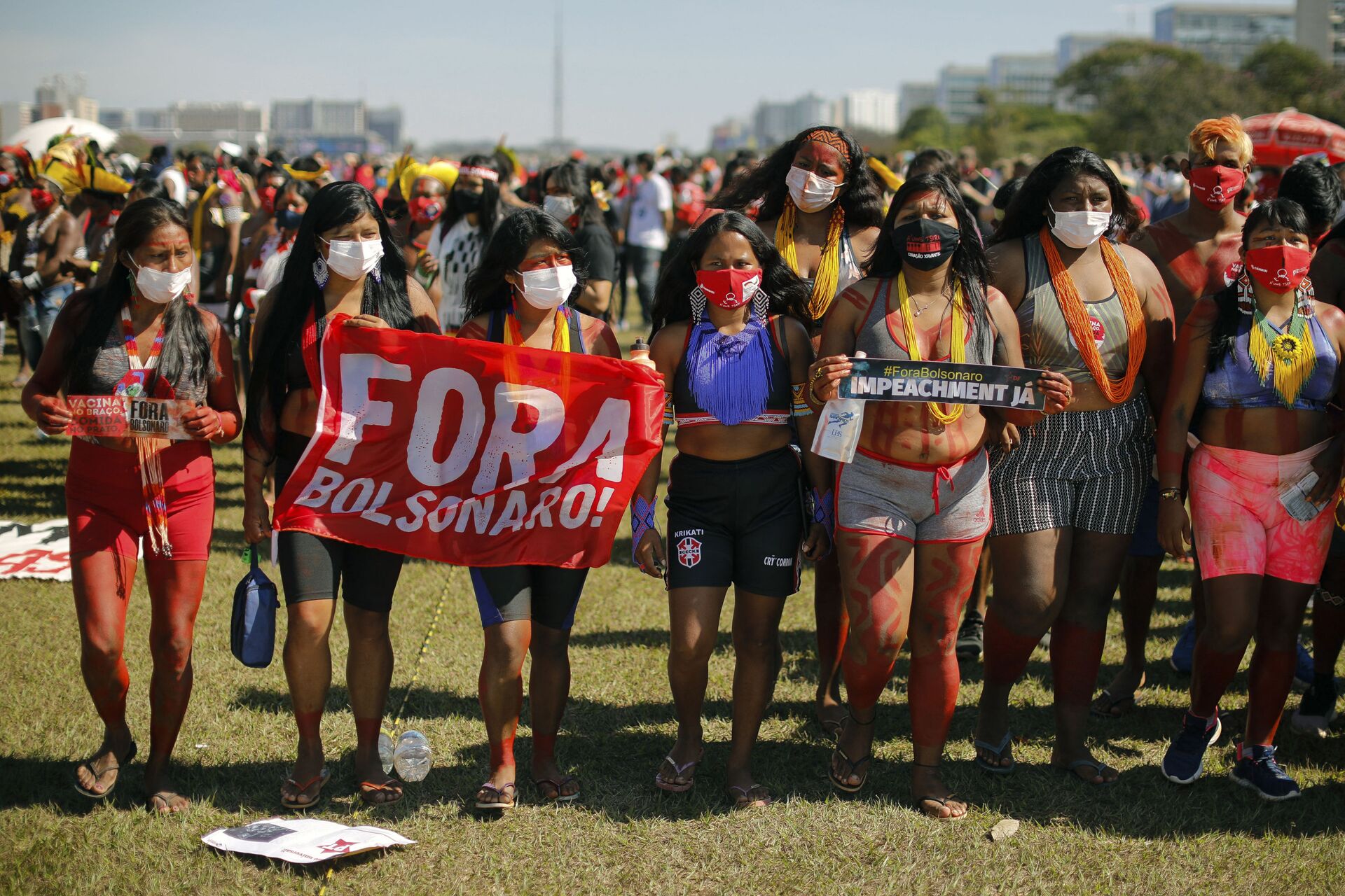 Mulheres indígenas participam de manifestação contra o presidente Jair Bolsonaro, 19 de junho de 2021 - Sputnik Brasil, 1920, 10.12.2021