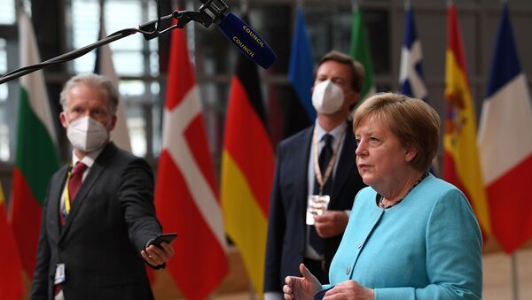  Chanceler alemã Angela Merkel fala com jornalistas no primeiro dia da cúpula da União Europeia, Bruxelas, 24 de junho de 2021 - Sputnik Brasil