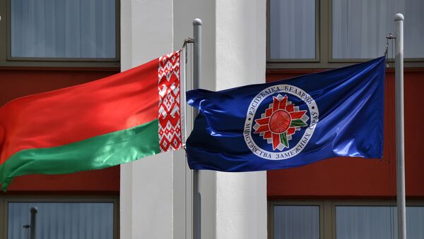 Bandeira belarussa no Ministério das Relações Exteriores do pais - Sputnik Brasil