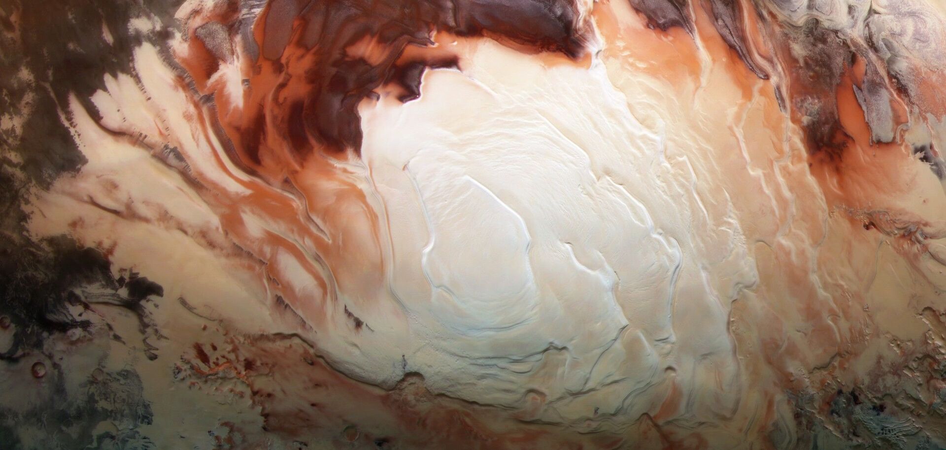 A região branca brilhante desta imagem mostra a calota gelada que cobre o polo sul de Marte, composta por água congelada e dióxido de carbono congelado - Sputnik Brasil, 1920, 09.11.2021