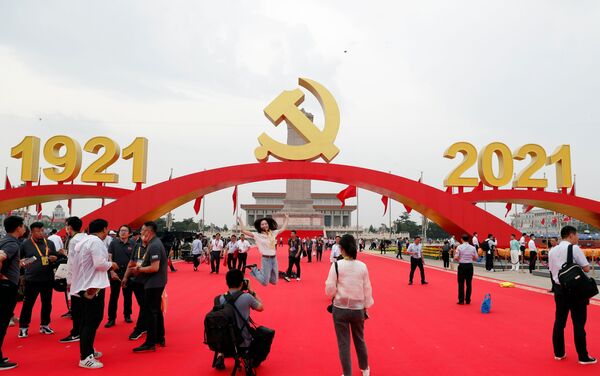 Comemoração do 100º aniversário da fundação do Partido Comunista da China na praça Tiananmen em Pequim - Sputnik Brasil