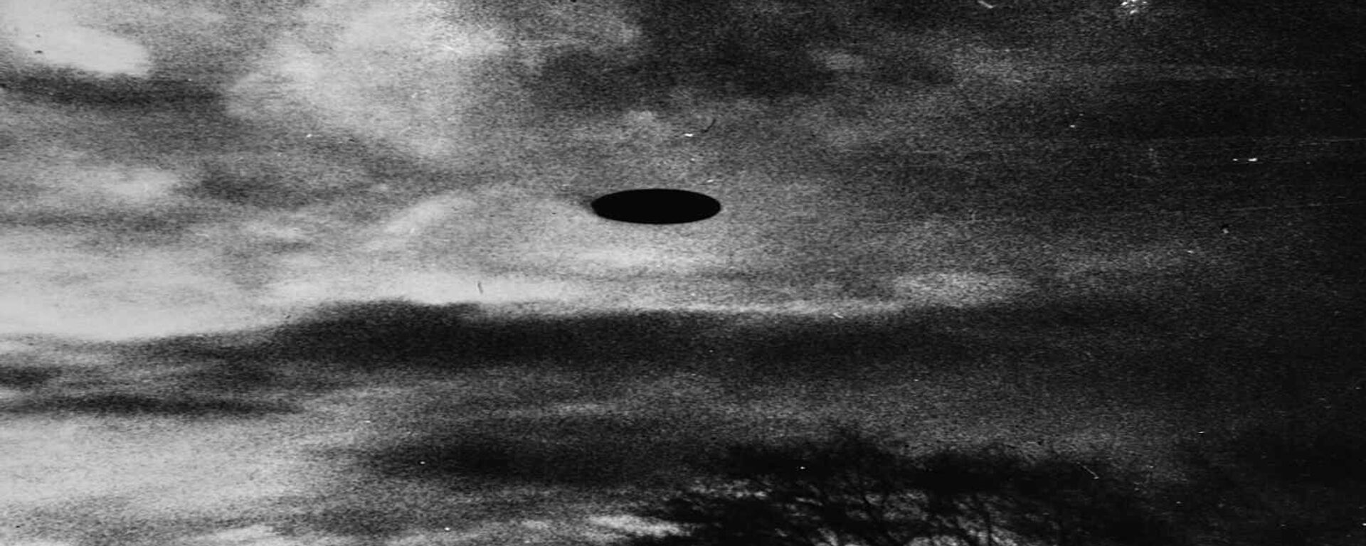 OVNI no céu sobre a cidade de Salem, Oregon, EUA - Sputnik Brasil, 1920, 17.02.2023