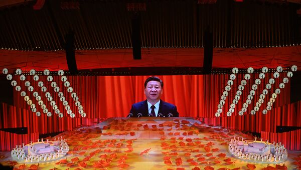Tela gigante mostrando Xi Jinping discursar durante festejos pelos 100 anos do Partido Comunista da China - Sputnik Brasil