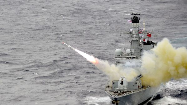 Navio de guerra HMS Montrose da Marinha Real Britânica dispara míssil Harpoon - Sputnik Brasil