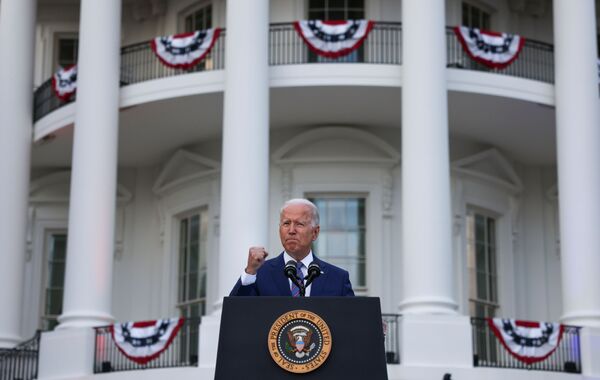 Presidente Joe Biden faz comentários na Casa Branca durante a comemoração do Dia da Independência dos EUA, 4 de julho de 2021 - Sputnik Brasil