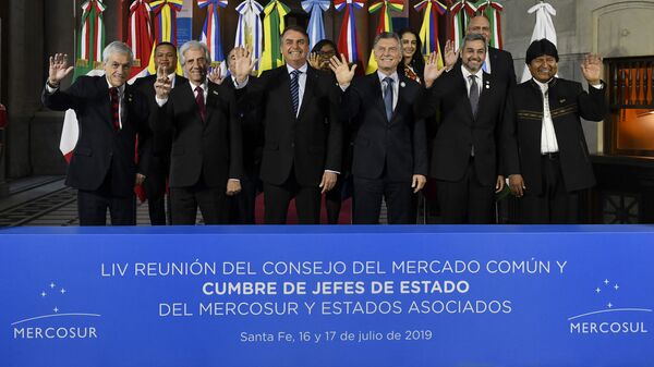 Líderes de países do Mercosul posam na última cúpula realizada presencialmente antes da pandemia em Santa Fé, Argentina, em 17 de julho de 2019 - Sputnik Brasil