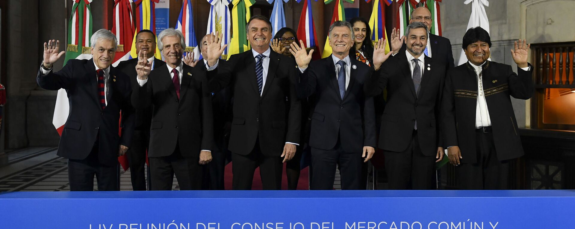 Líderes de países do Mercosul posam na última cúpula realizada presencialmente antes da pandemia em Santa Fé, Argentina, em 17 de julho de 2019 - Sputnik Brasil, 1920, 08.07.2021