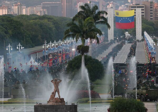 Desfile militar durante a celebração do 210º aniversário da Independência da Venezuela, em Caracas, 5 de julho de 2021 - Sputnik Brasil