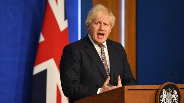 Primeiro-ministro britânico Boris Johnson anuncia relaxamento das restrições contra a COVID-19, Londres, 5 de julho de 2021 - Sputnik Brasil