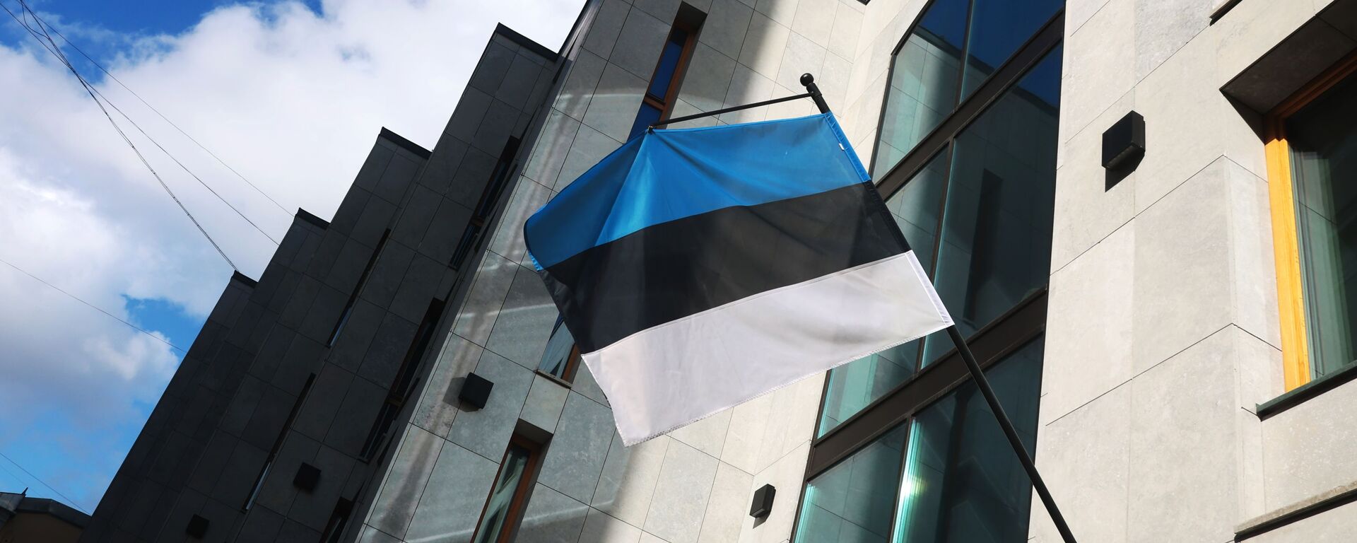 Bandeira da Estônia no prédio da Embaixada da Estônia em Moscou, Rússia - Sputnik Brasil, 1920, 27.03.2023