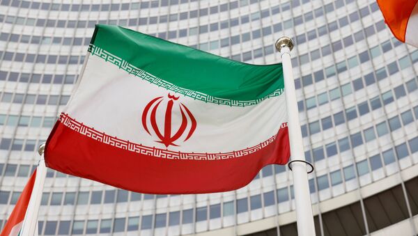 Bandeira do Irã em frente à sede da Agência Internacional de Energia Atômica (AIEA) em Viena, Áustria, 23 de maio de 2021 - Sputnik Brasil