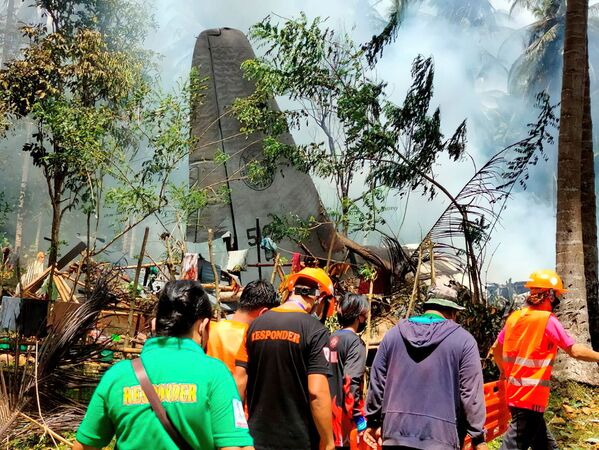 Avião Lockheed C-130 da Força Aérea das Filipinas com militares acidentado durante aterrissagem em Patikul, província Sulu, Filipinas
 - Sputnik Brasil