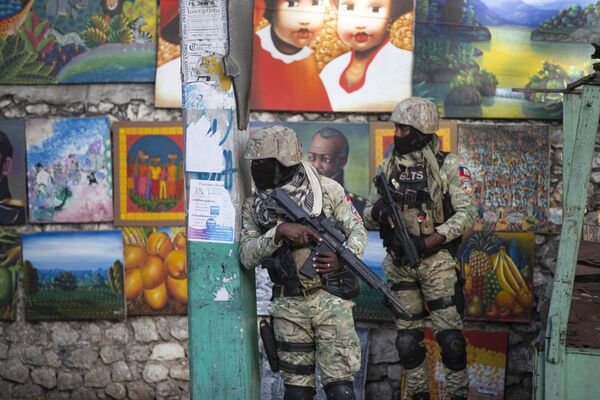 Soldados patrulham Petion Ville, o bairro onde morava o falecido presidente haitiano Jovenel Moïse, Porto Príncipe, Haiti 
 - Sputnik Brasil