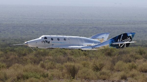O avião-foguete de passageiros VSS Unity da Virgin Galactic, transportando o empresário bilionário Richard Branson e sua tripulação, pousa após alcançar a borda do espaço acima do Spaceport America perto de Truth or Consequences, Novo México, EUA, 11 de julho de 2021 - Sputnik Brasil