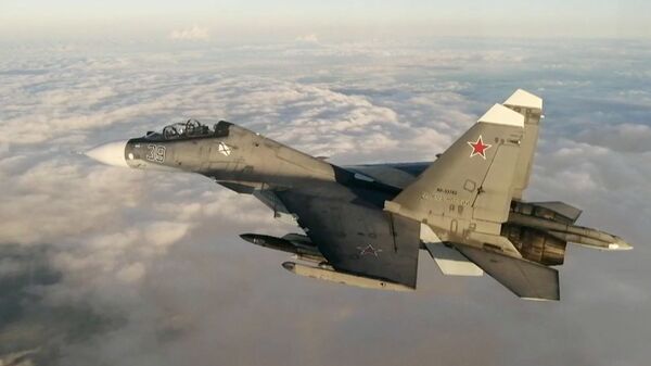Caça Su-30 da aviação naval sobrevoando o mar Negro, em 7 de julho de 2021 - Sputnik Brasil