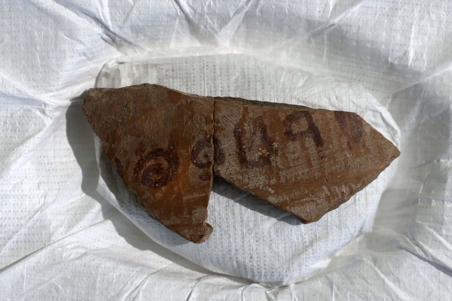 Descobrem em Israel raríssima inscrição de 3.000 anos com nome de juiz bíblico (FOTOS) - Sputnik Brasil, 1920, 13.07.2021