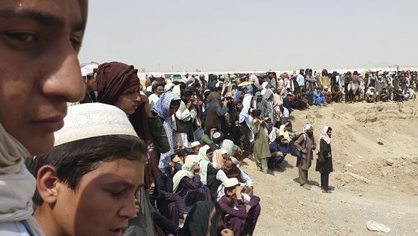 Pessoas perto de uma fronteira entre o Afeganistão e o Paquistão em Chaman, 15 de julho de 2021 - Sputnik Brasil