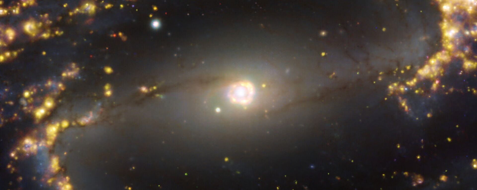 Galáxia NGC 1300 próxima à Via Láctea. NGC 1300 é uma galáxia espiral, com uma barra de estrelas e gás em seu centro, localizada a aproximadamente 61 milhões de anos-luz da Terra na constelação Eridanus. A imagem é uma combinação de observações realizadas em diferentes comprimentos de onda de luz para mapear populações estelares e gás quente. Os brilhos dourados correspondem principalmente a nuvens de hidrogênio ionizado, oxigênio e gás sulfúrico, marcando a presença de estrelas recém-nascidas, enquanto as regiões azuis no fundo revelam a distribuição de estrelas ligeiramente mais velhas - Sputnik Brasil, 1920, 11.04.2023