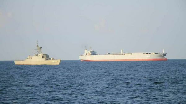 Base marítima expedicionária e navio de combustível Makran, e a fragata Sahand, do Irã - Sputnik Brasil