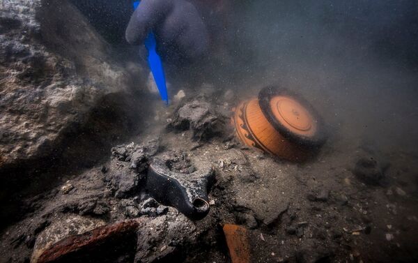 Restos de um antigo navio militar descoberto em cidade submersa do Egito - Sputnik Brasil