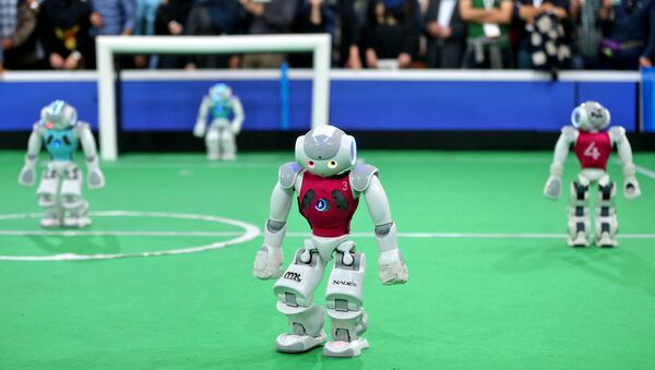 Robôs durante uma partida de futebol da RoboCup - Sputnik Brasil