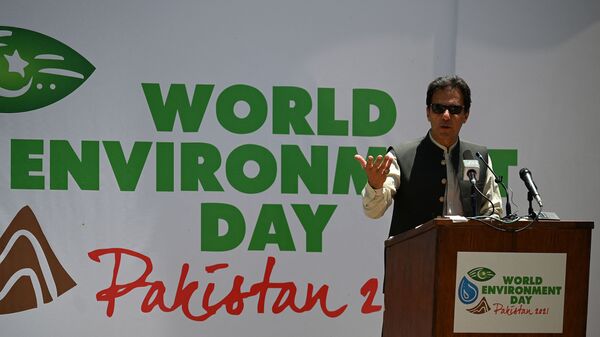 O primeiro-ministro do Paquistão, Imran Khan, em evento no noroeste de Khyber Pakhtunkhwa, Paquistão. Foto de arquivo - Sputnik Brasil