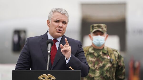 O presidente da Colômbia, Iván Duque, fala após a chegada de uma remessa de vacinas da Johnson & Johnson contra o coronavírus (COVID-19), em Bogotá, Colômbia, 1º de julho de 2021 - Sputnik Brasil