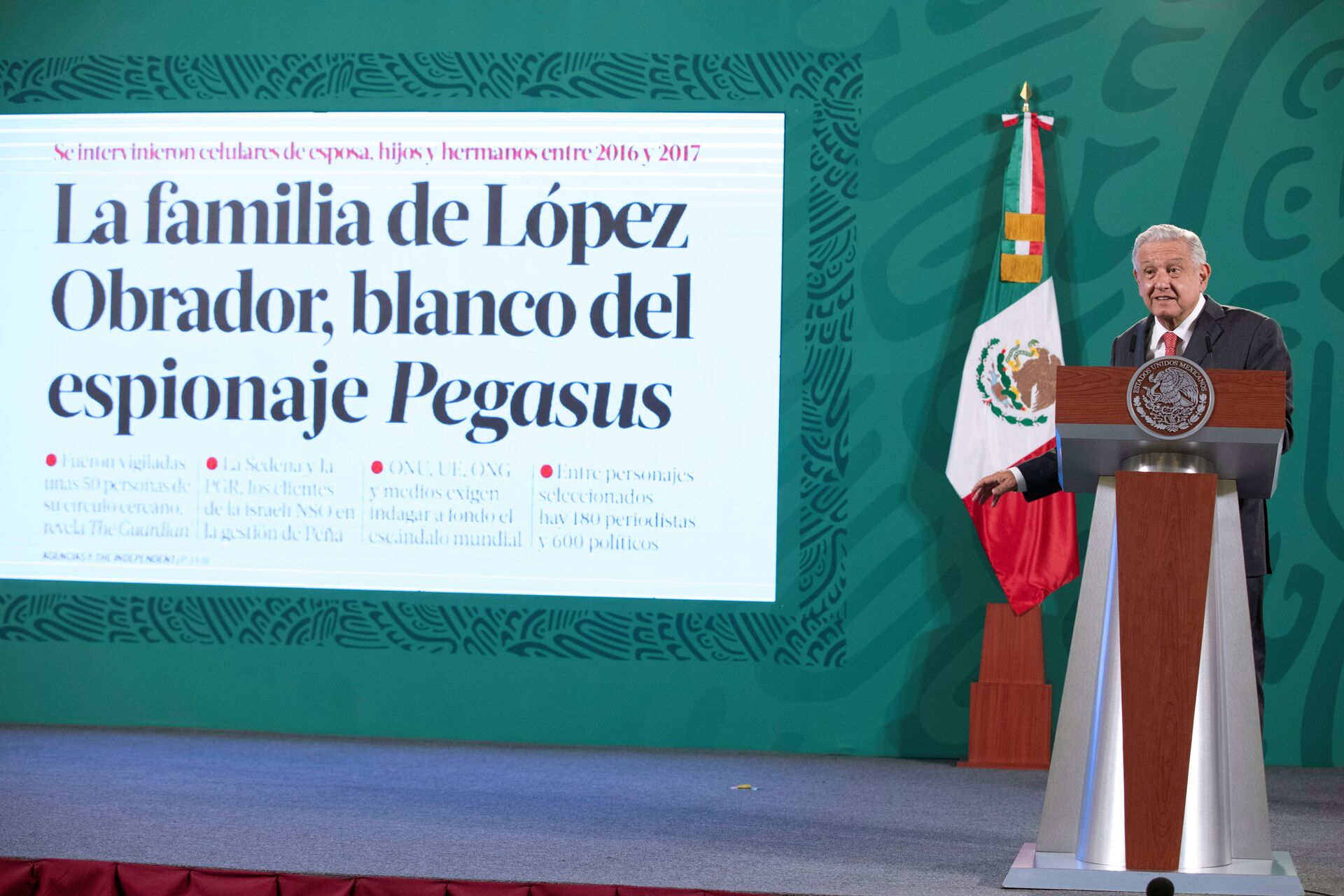 Presidente do México Andrés Manuel López Obrador fala sobre ter sido alvo de espionagem pela administração anterior, que comprou o programa, durante coletiva de imprensa na Cidade do México, 20 de julho de 2021 - Sputnik Brasil, 1920, 31.03.2022