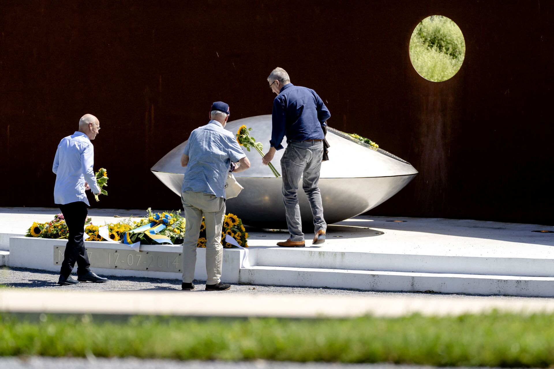 Parentes recordam vítimas da queda do avião da Malaysia Airlines, no Parque Vijfhuizen, Países Baixos, 17 de julho de 2021 - Sputnik Brasil, 1920, 16.11.2022